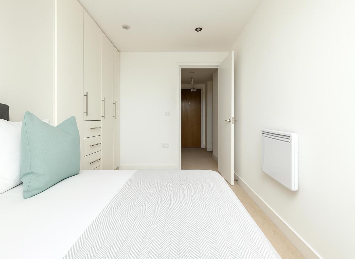 2 Bed Flat With Balcony In Wimbledon * Londen