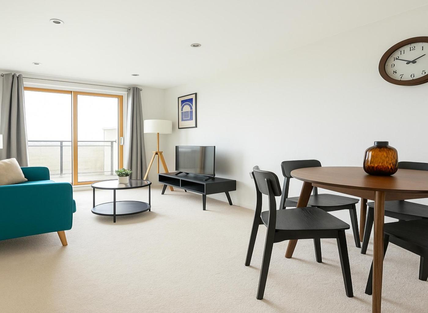 2 Bed Flat With Balcony In Wimbledon Appartement Londen
