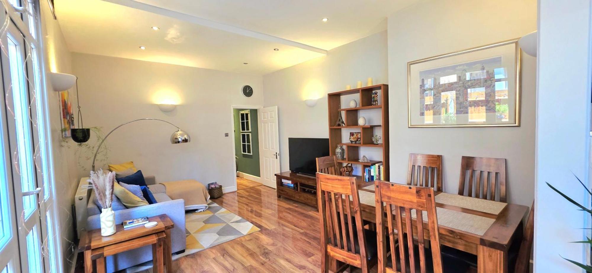 The Cozy Lambeth *