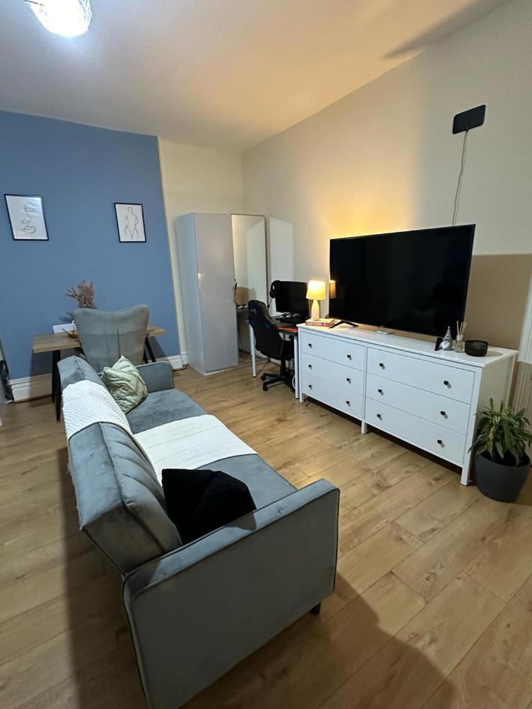 10 Minutes To Wembley Guest Studios Apartment