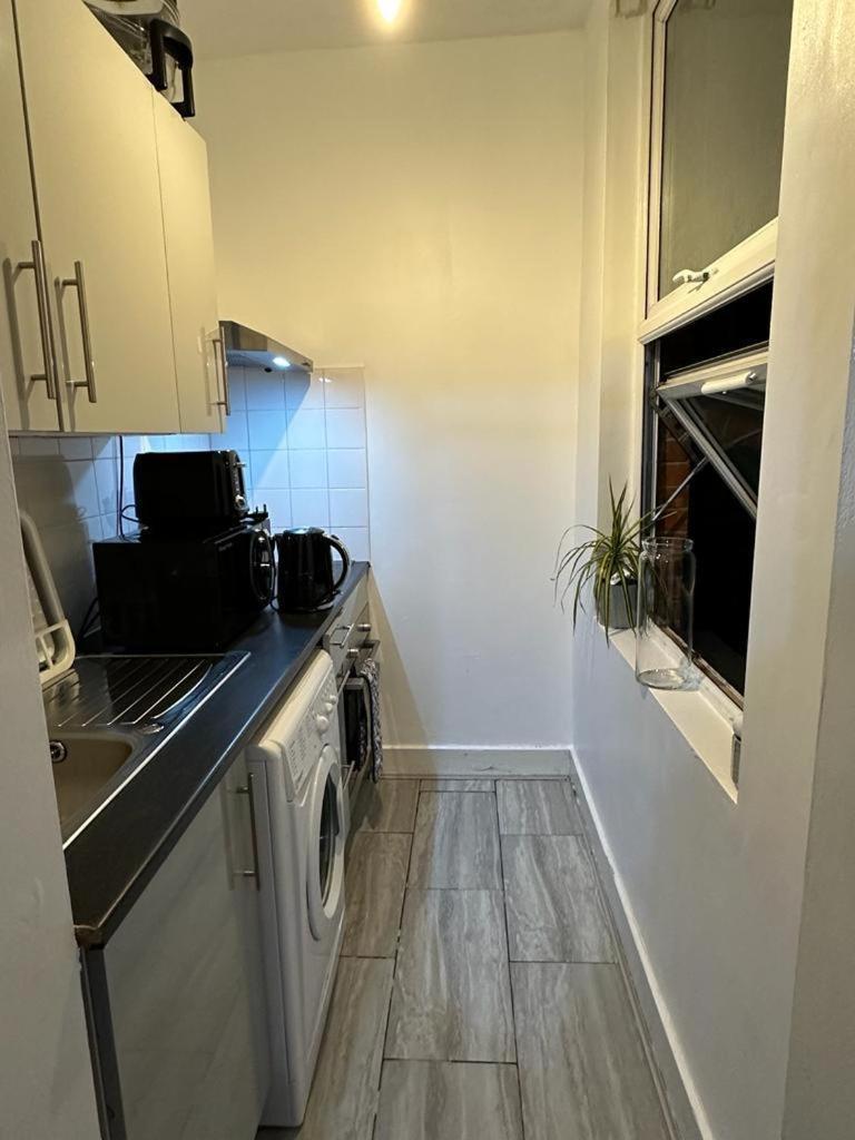 10 Minutes To Wembley Guest Studios Apartment *