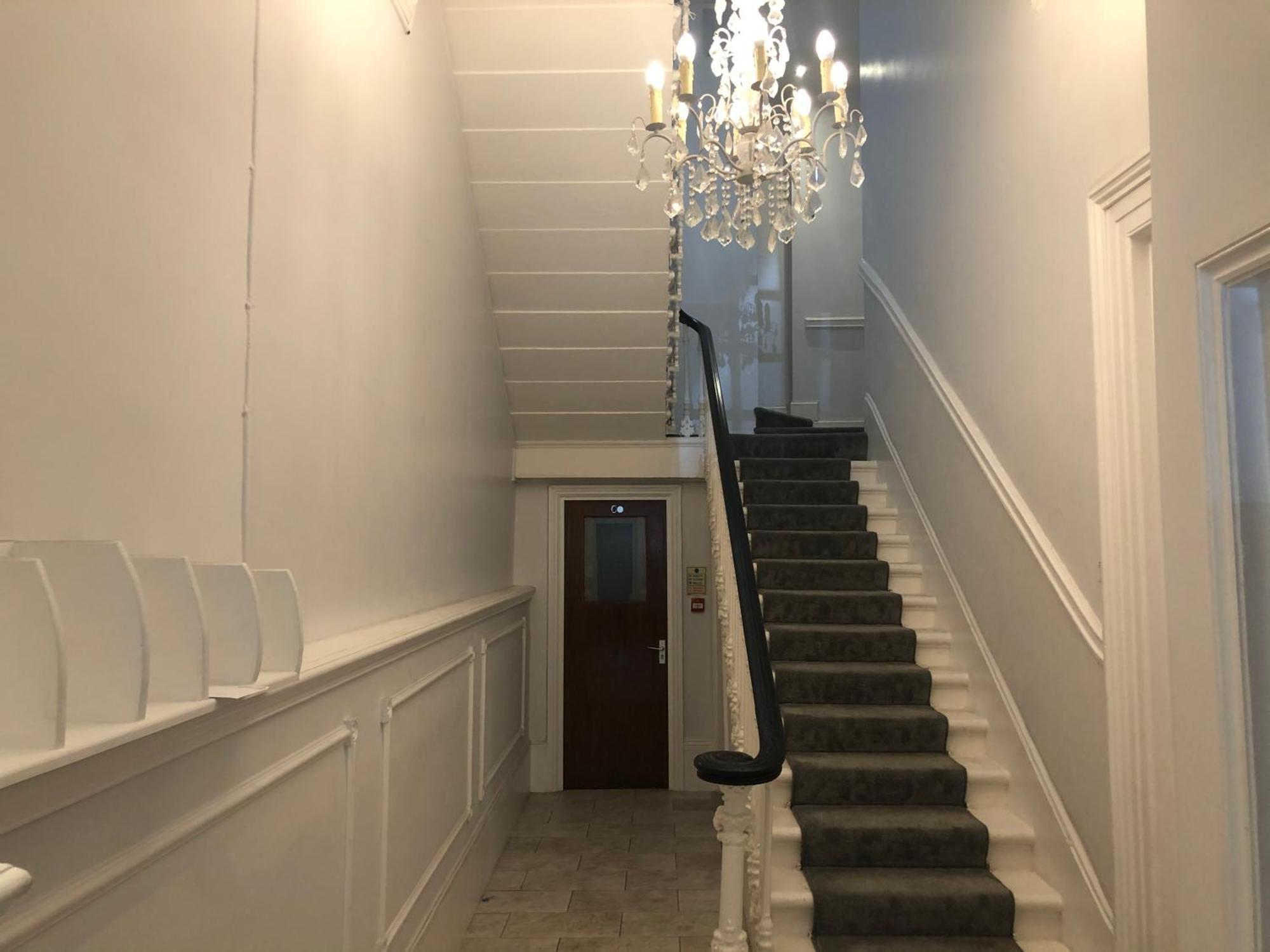 Appartement Modern Spacious With A Courtyard Located In
