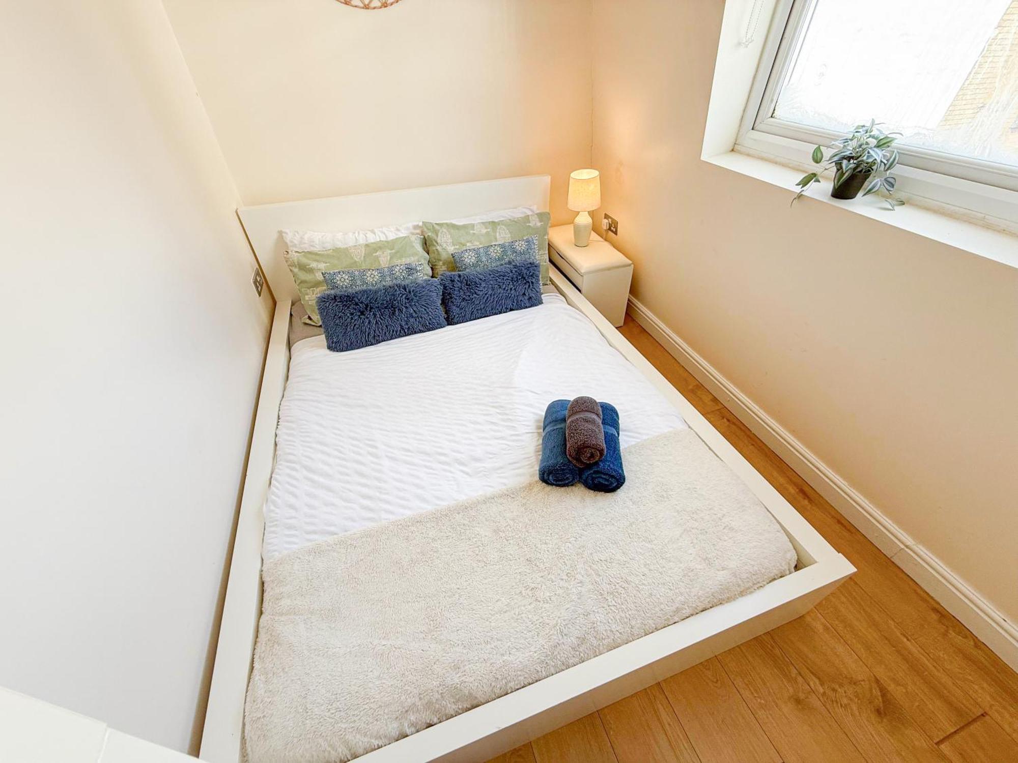 Lovely 3 Bedroom Flat , Aldgate, Tower Hill, Whitechapel *