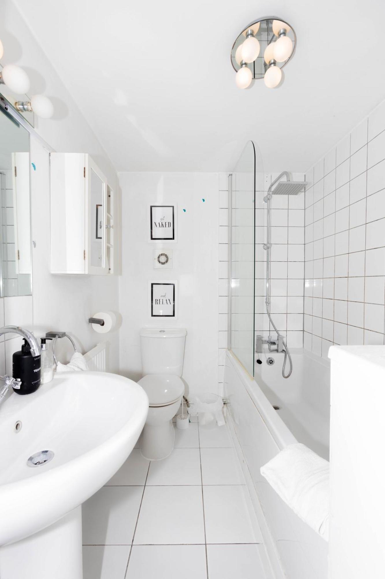 Stunning, Stylish Garden Flat In The Heart Of Wimbledon *