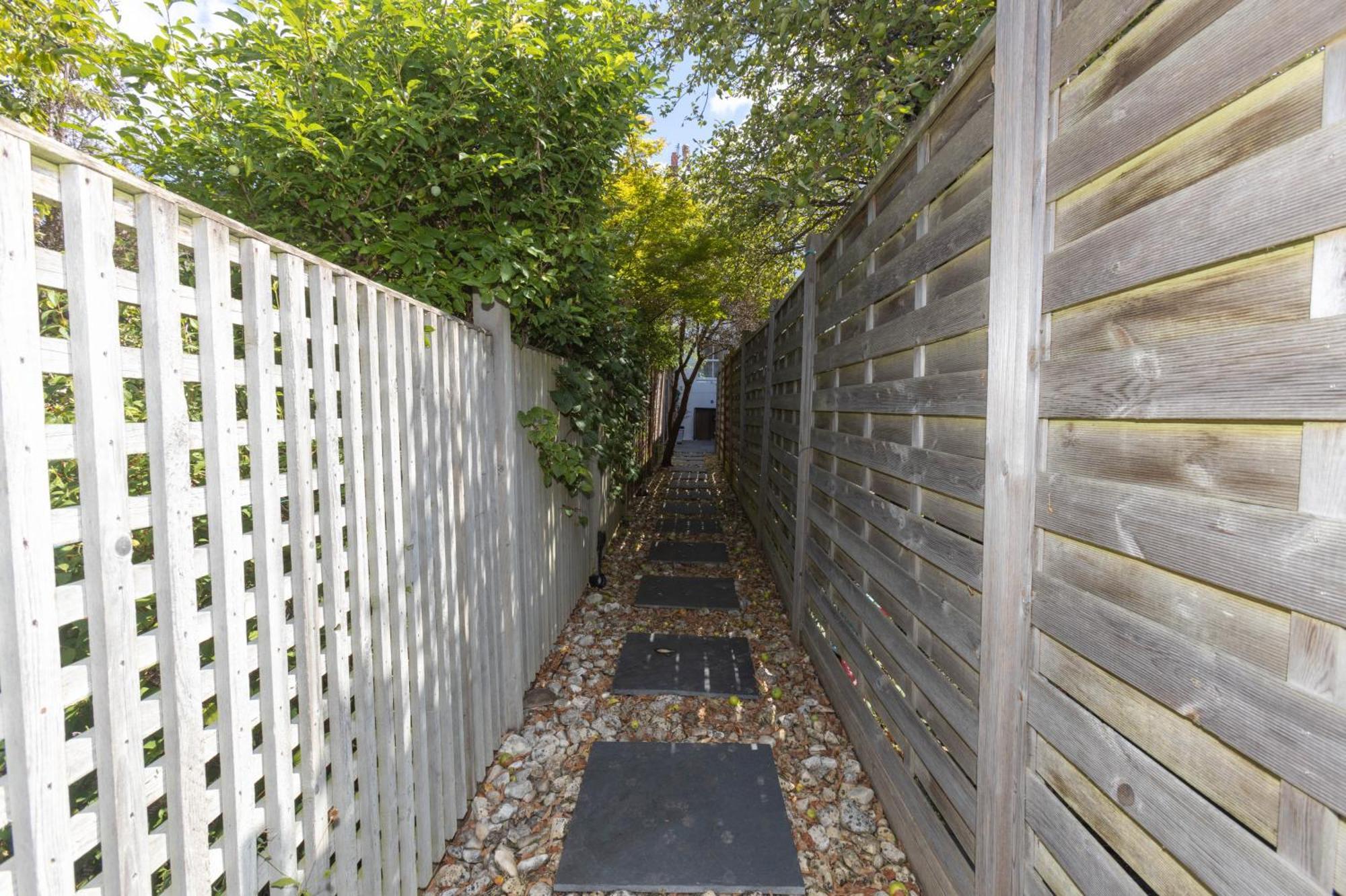 Apartment Stunning, Stylish Garden Flat In The Heart Of Wimbledon
