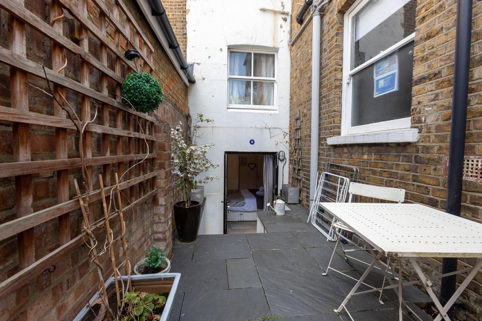 Stunning, Stylish Garden Flat In The Heart Of Wimbledon Apartment *