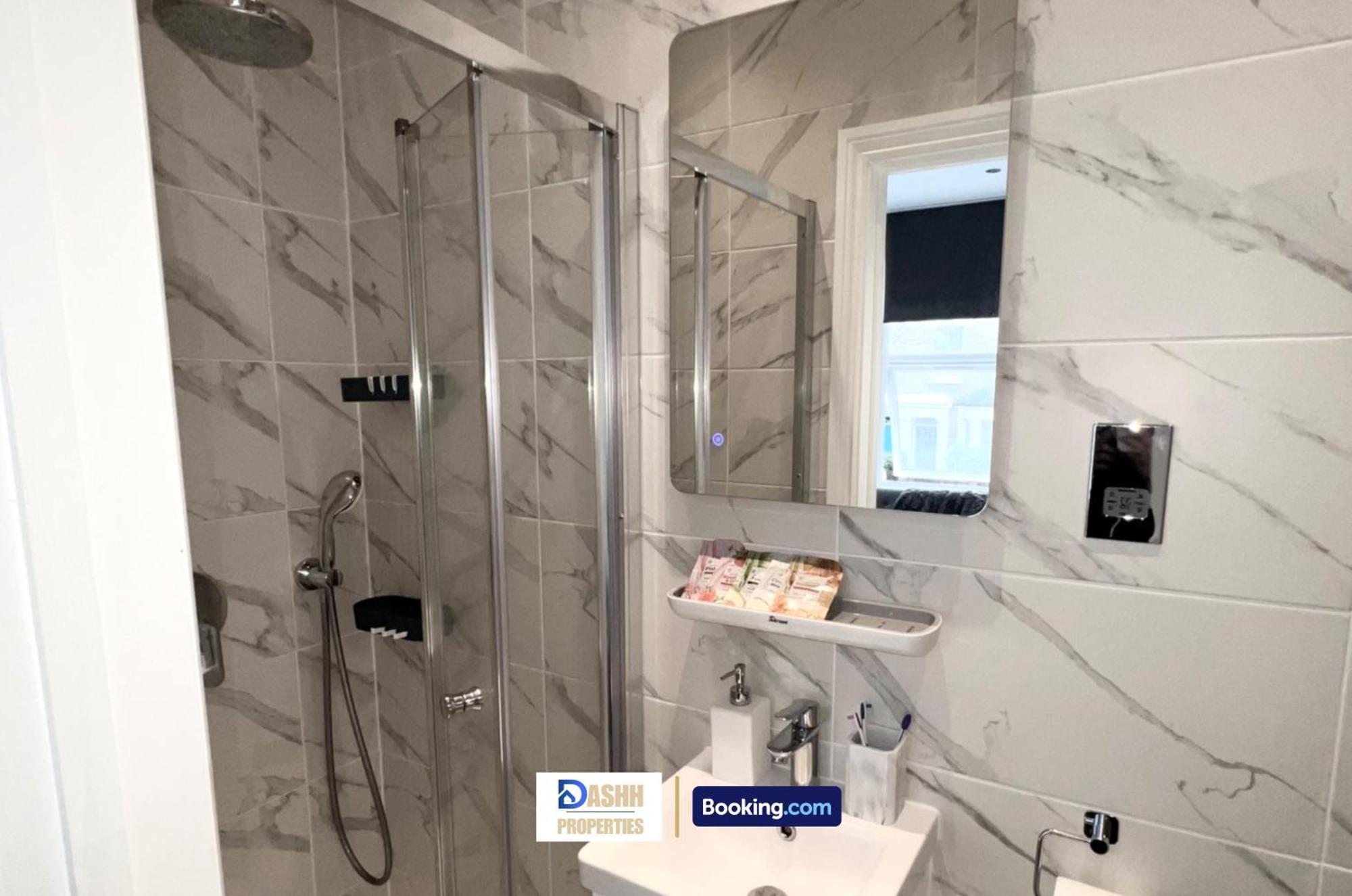 Feriehus Two Bedroom By Dashh Short Lets & Serviced In Shepherds Bush With Free Wifi *