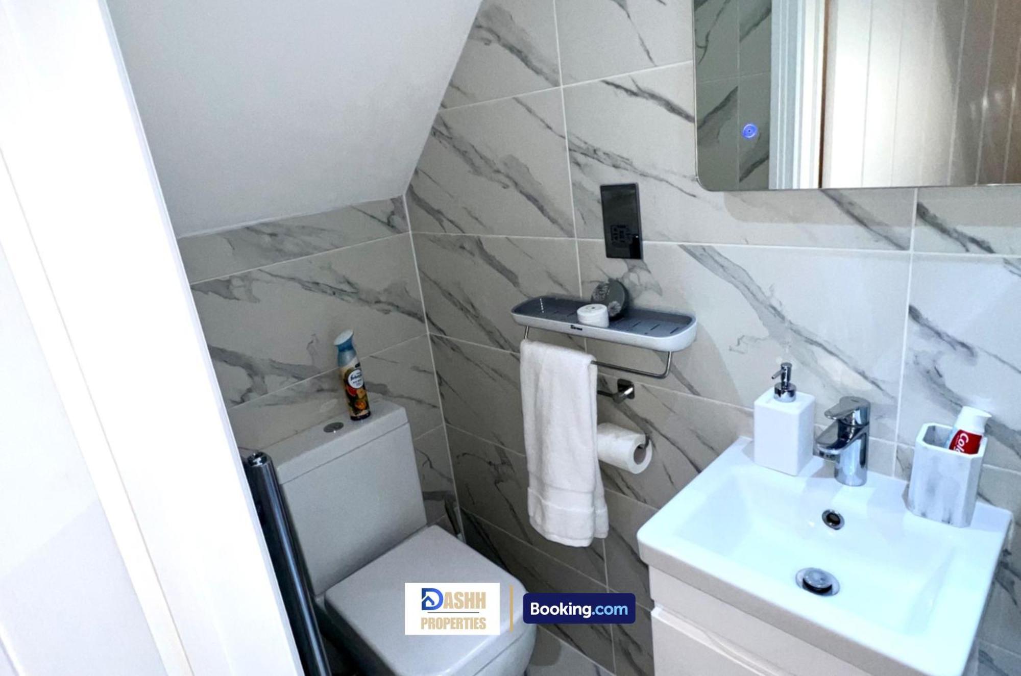 Feriehus Two Bedroom By Dashh Short Lets & Serviced In Shepherds Bush With Free Wifi London