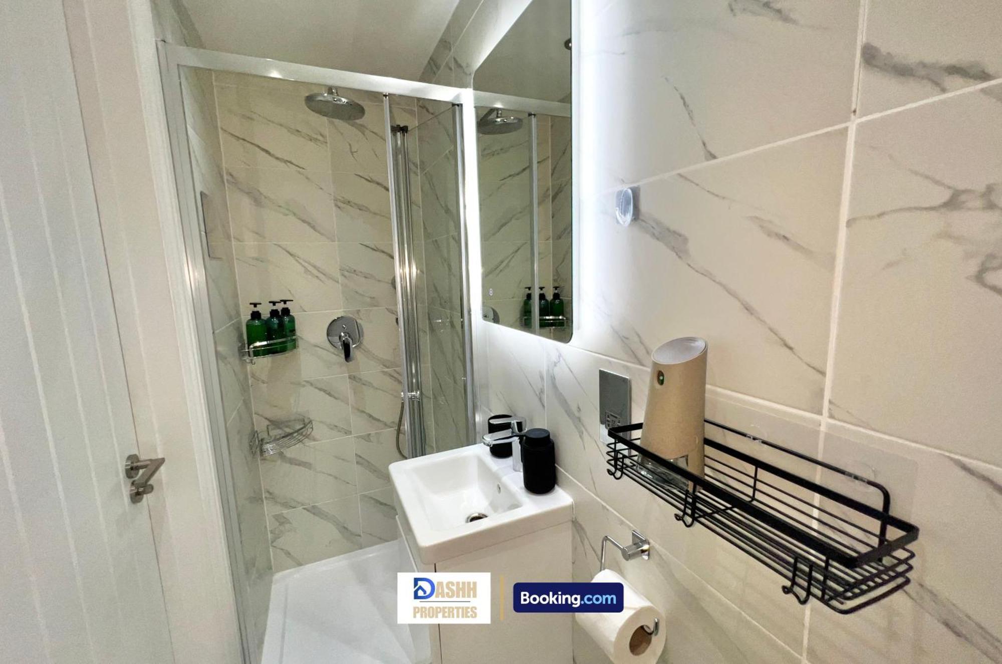 Feriehus Three Bedroom By Dashh Short Lets & Serviced In Shepherds Bush Sleeps 9 With Free Wifi London