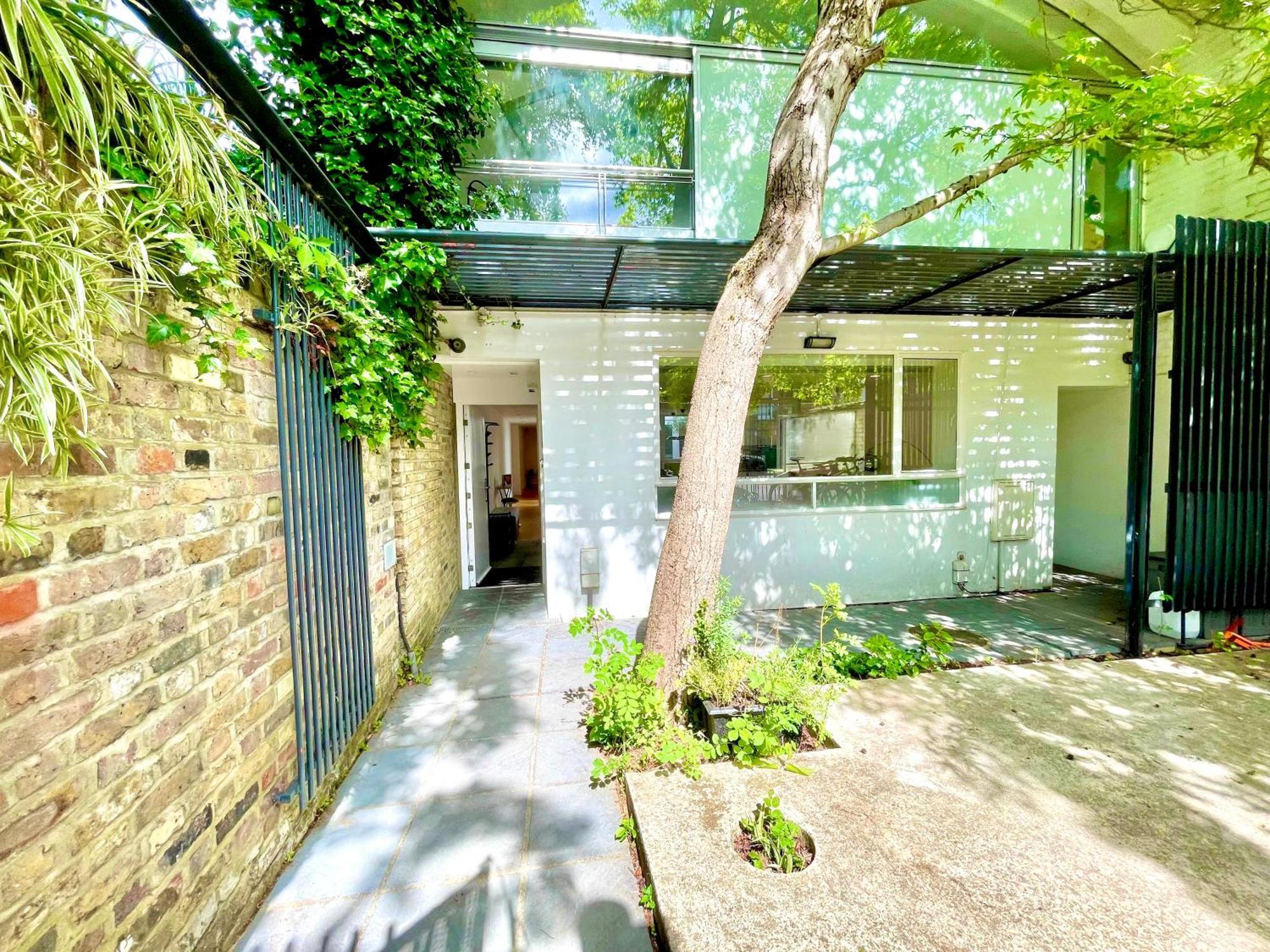 Appartement Spacious 3-bedroom Flat In Holloway With Unique Patio With Free Wi-fi Londen