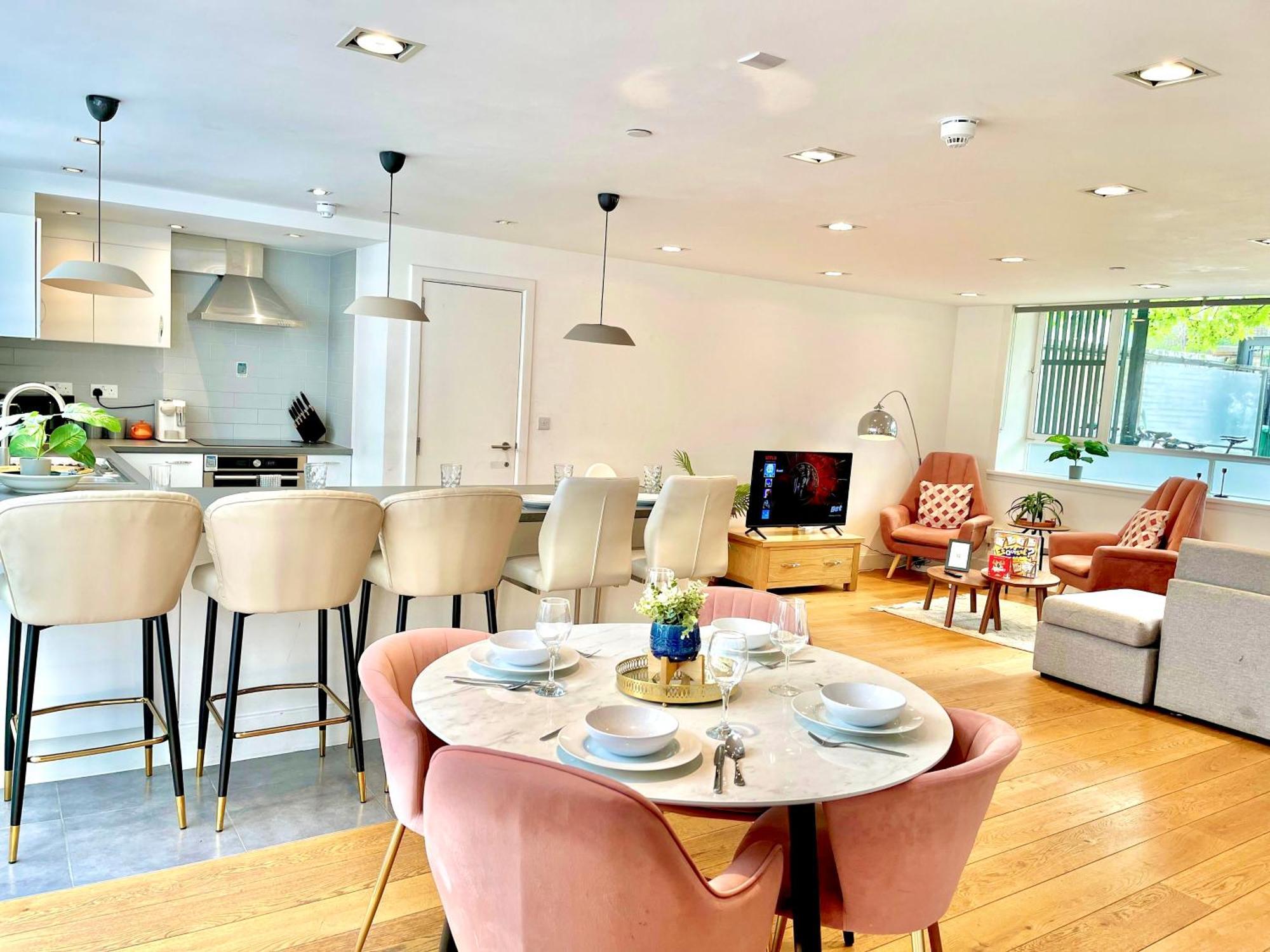Spacious 3-bedroom Flat In Holloway With Unique Patio With Free Wi-fi Appartement Londen