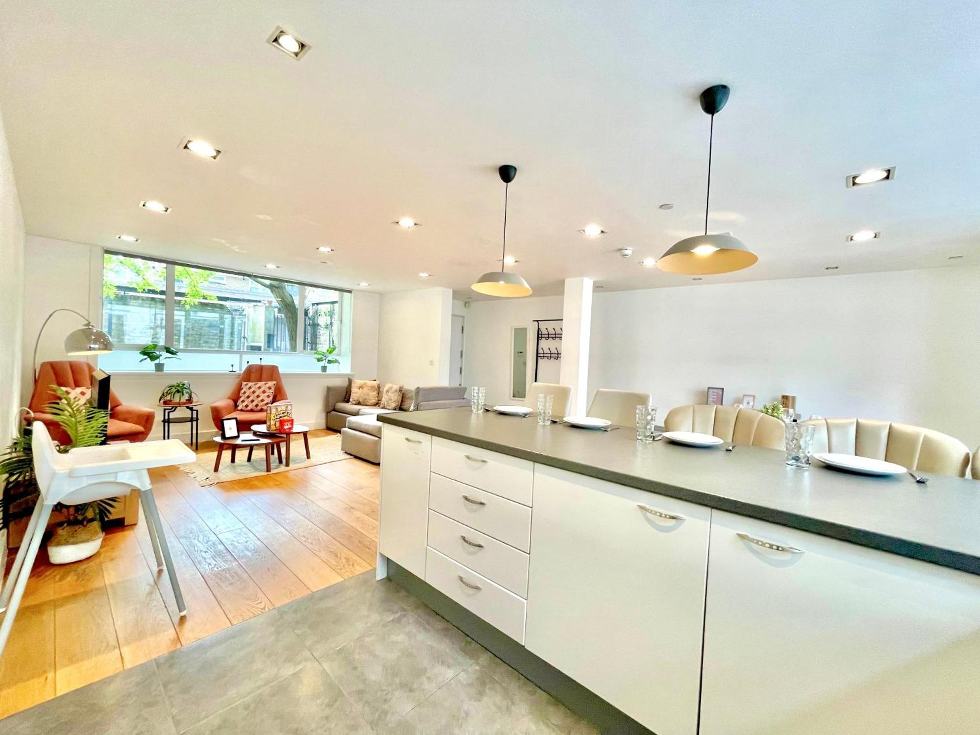 Spacious 3-bedroom Flat In Holloway With Unique Patio With Free Wi-fi Appartement