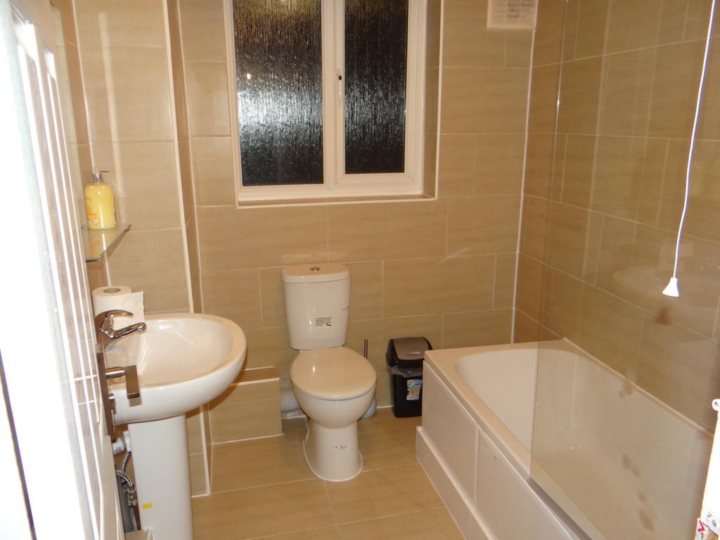 Vallance Road House 2*