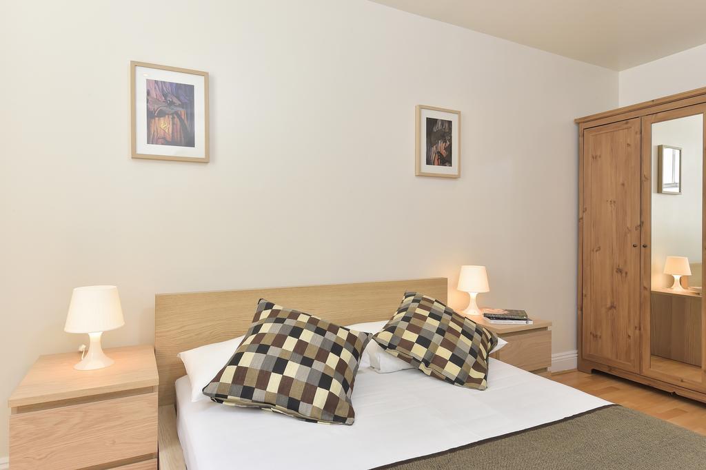 Chancery Lane Apartment *