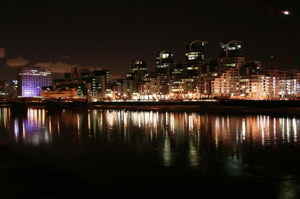 St George Wharf Apartment London