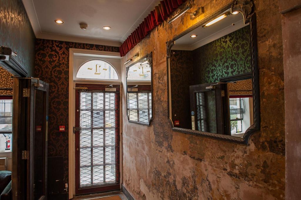 Mike's Guest house 4*