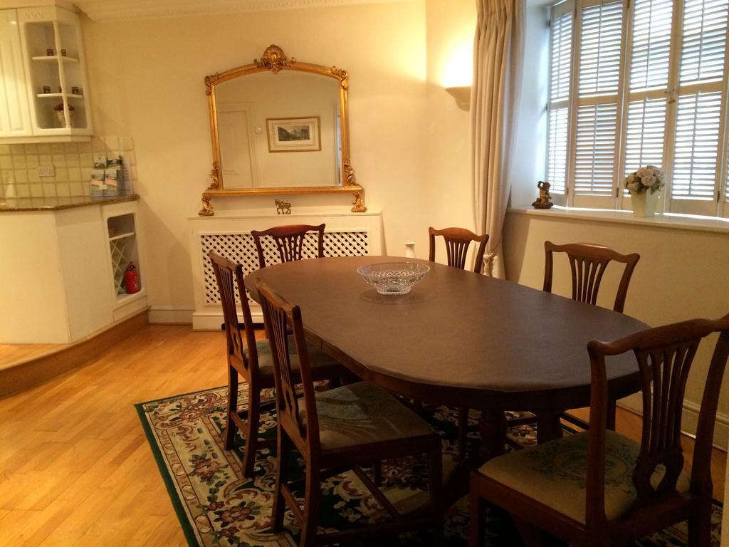 Hyde Park Gardens Mews London