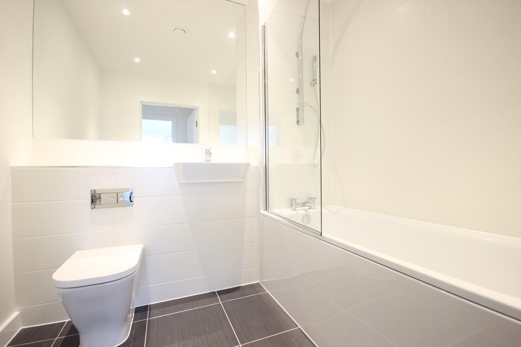 The O2 Waterfront Apartment *