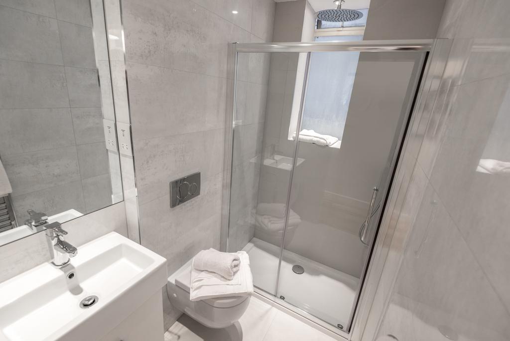 Brompton Road Private Apartment *