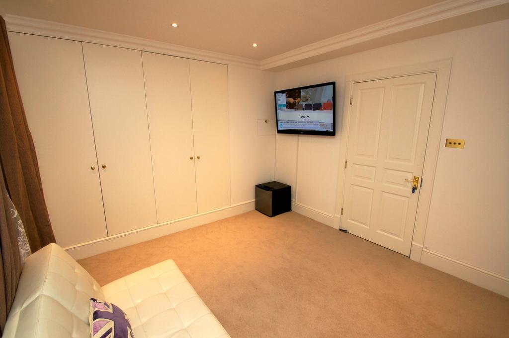 Piccadilly Circus Apartment London