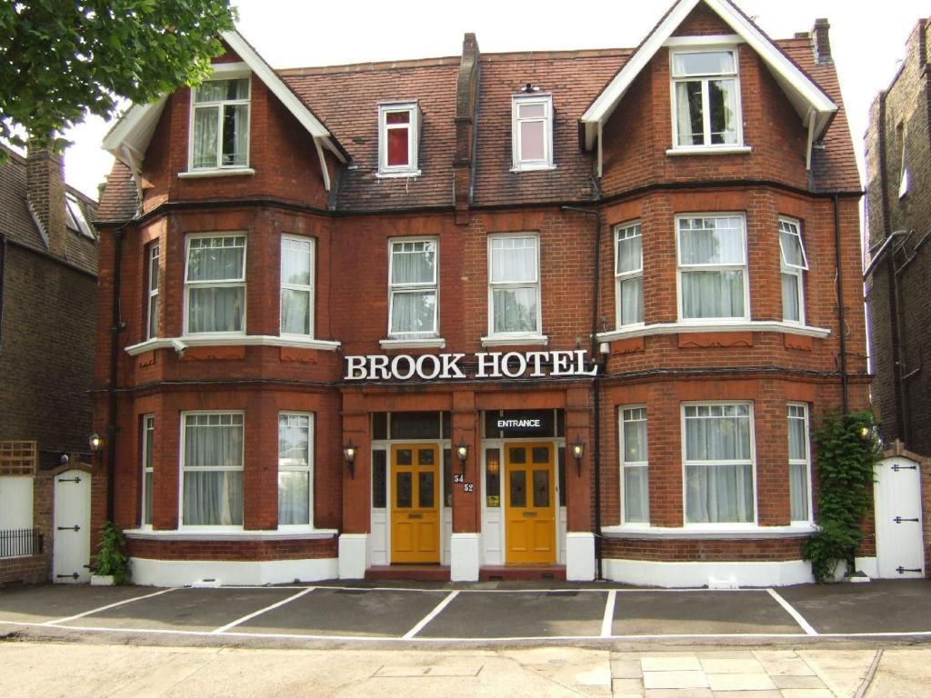 Hotel Brook