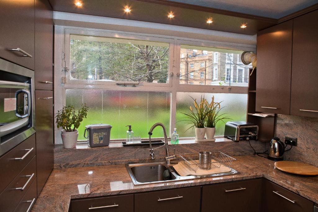 Churchill Apartment *