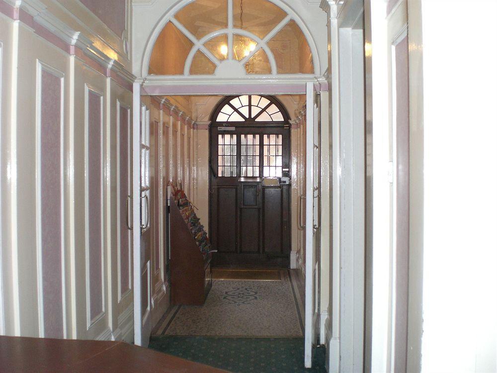 Apartahotel Kensingtoncourt 3*