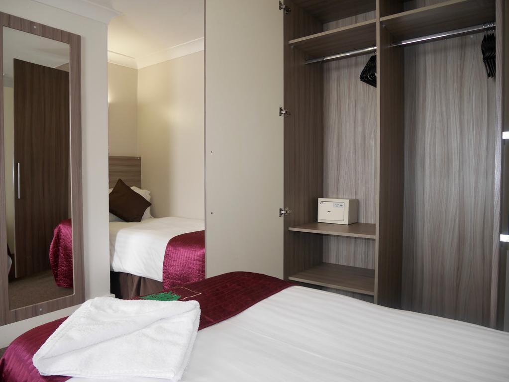 Holland Park 3* London