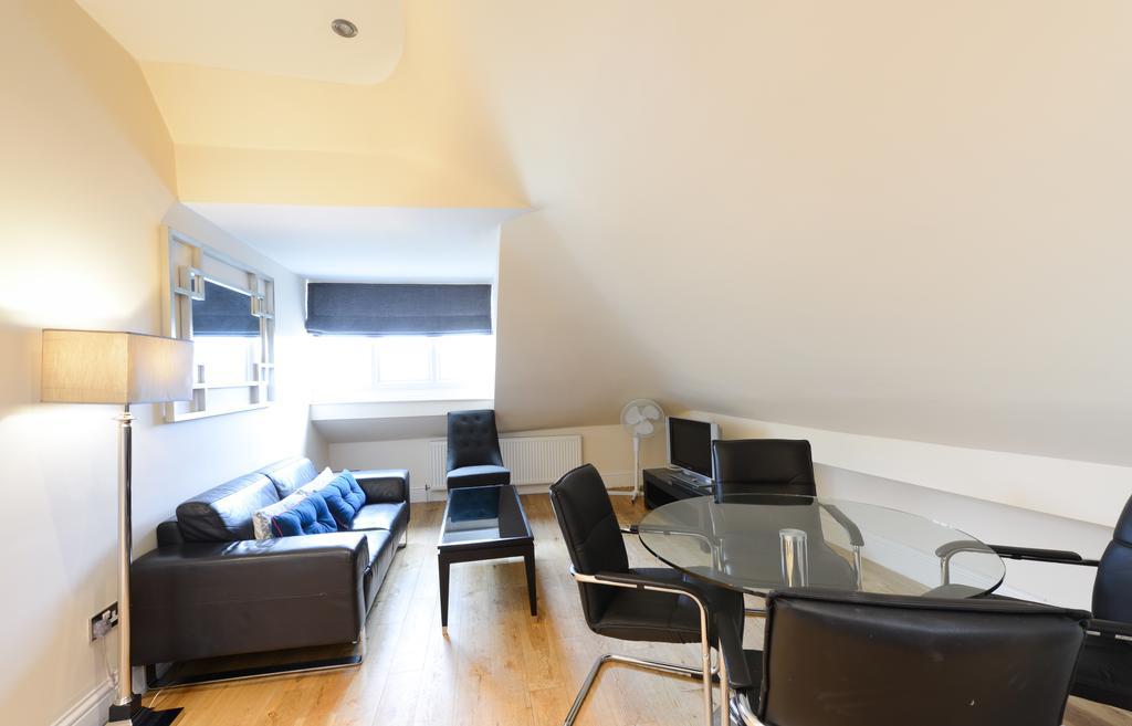 Court Apartment *