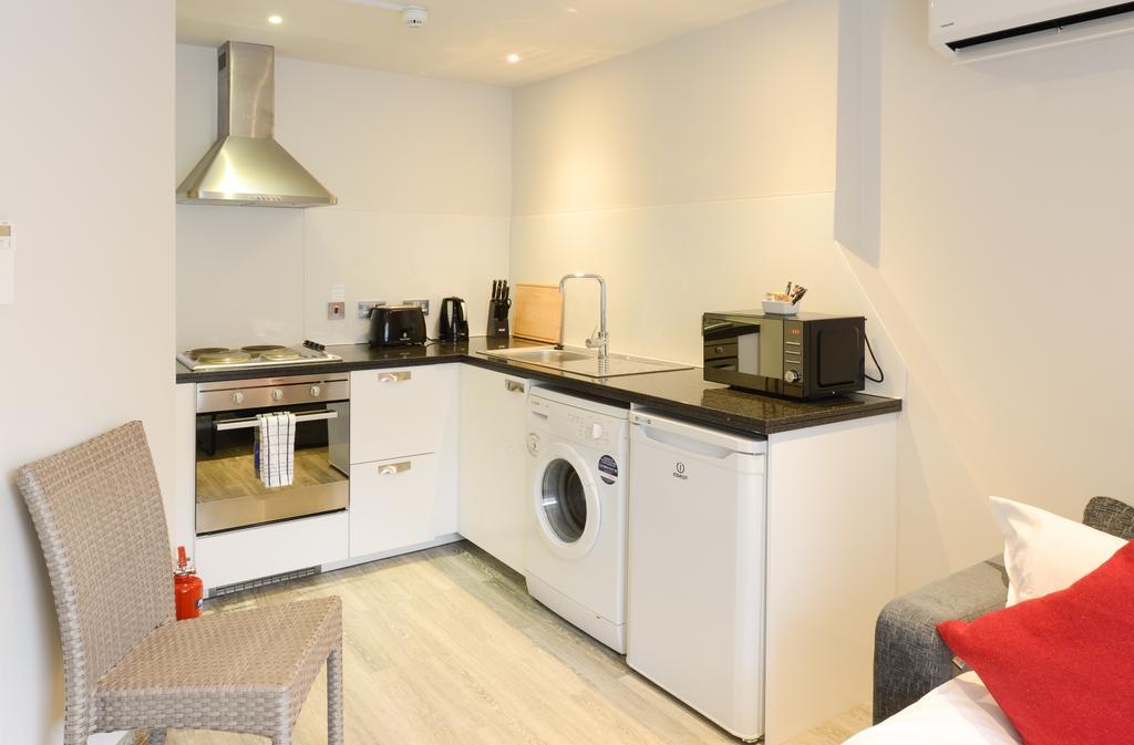 Court Apartment *