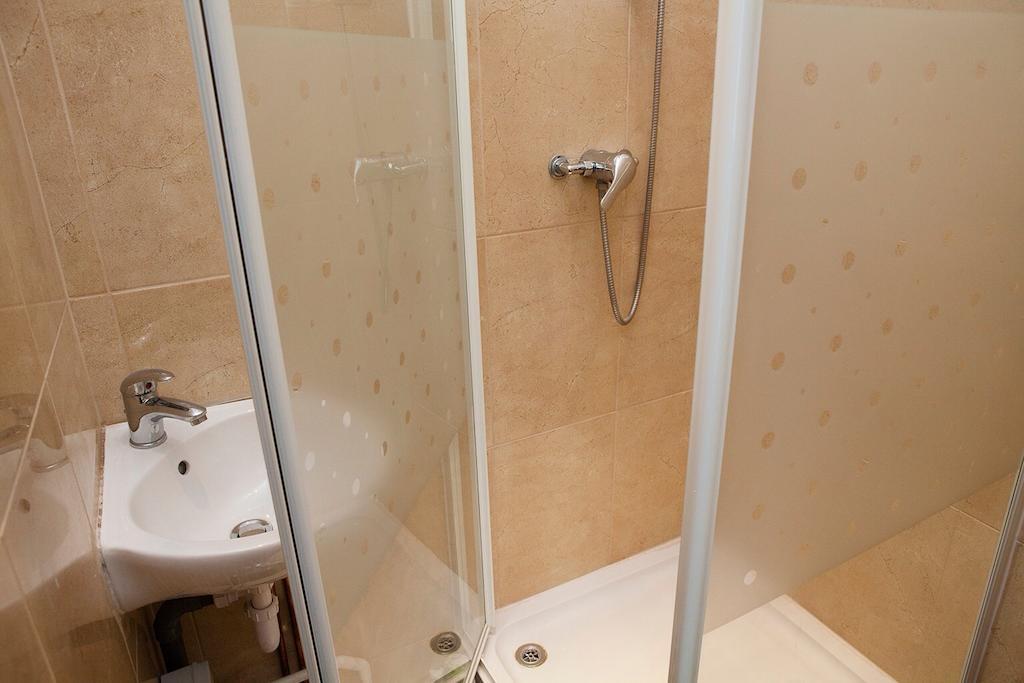 Apartment Central London Budget Hotel London
