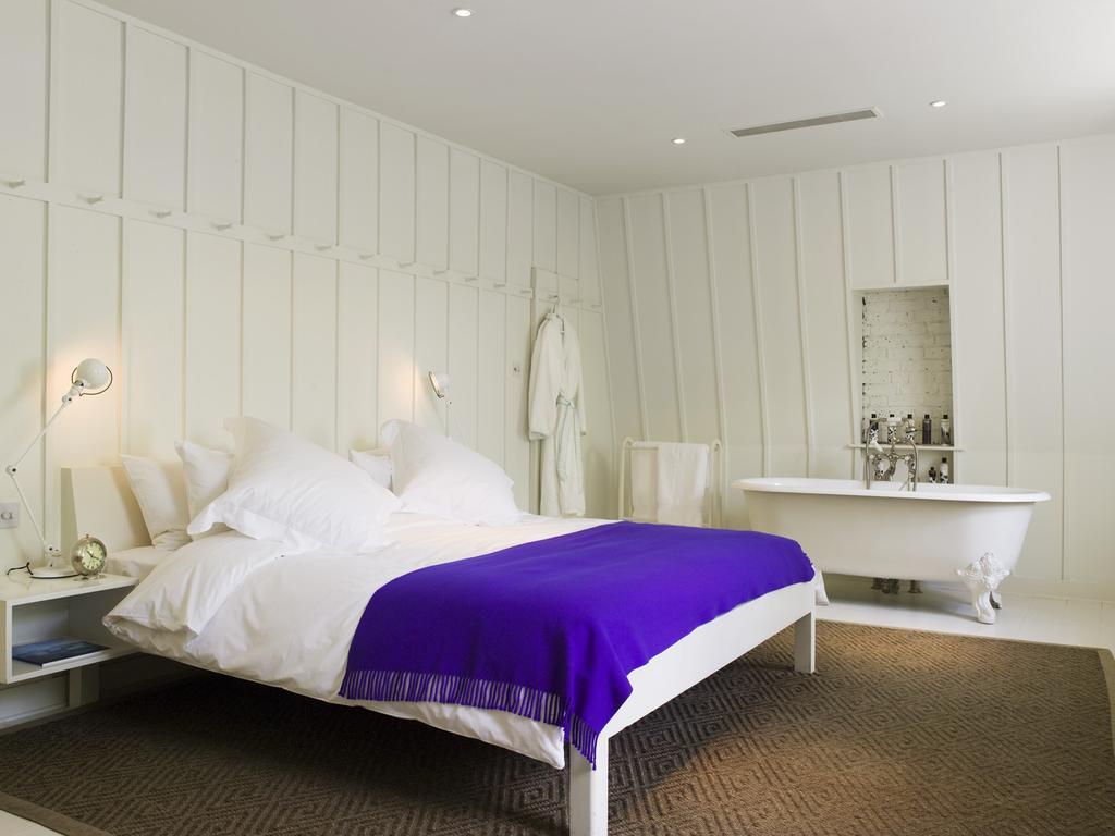 Hotel High Road House 3*