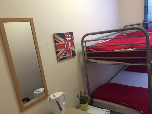 Hostel Quickie