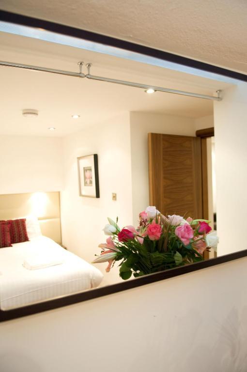 Mayfair One Apartment