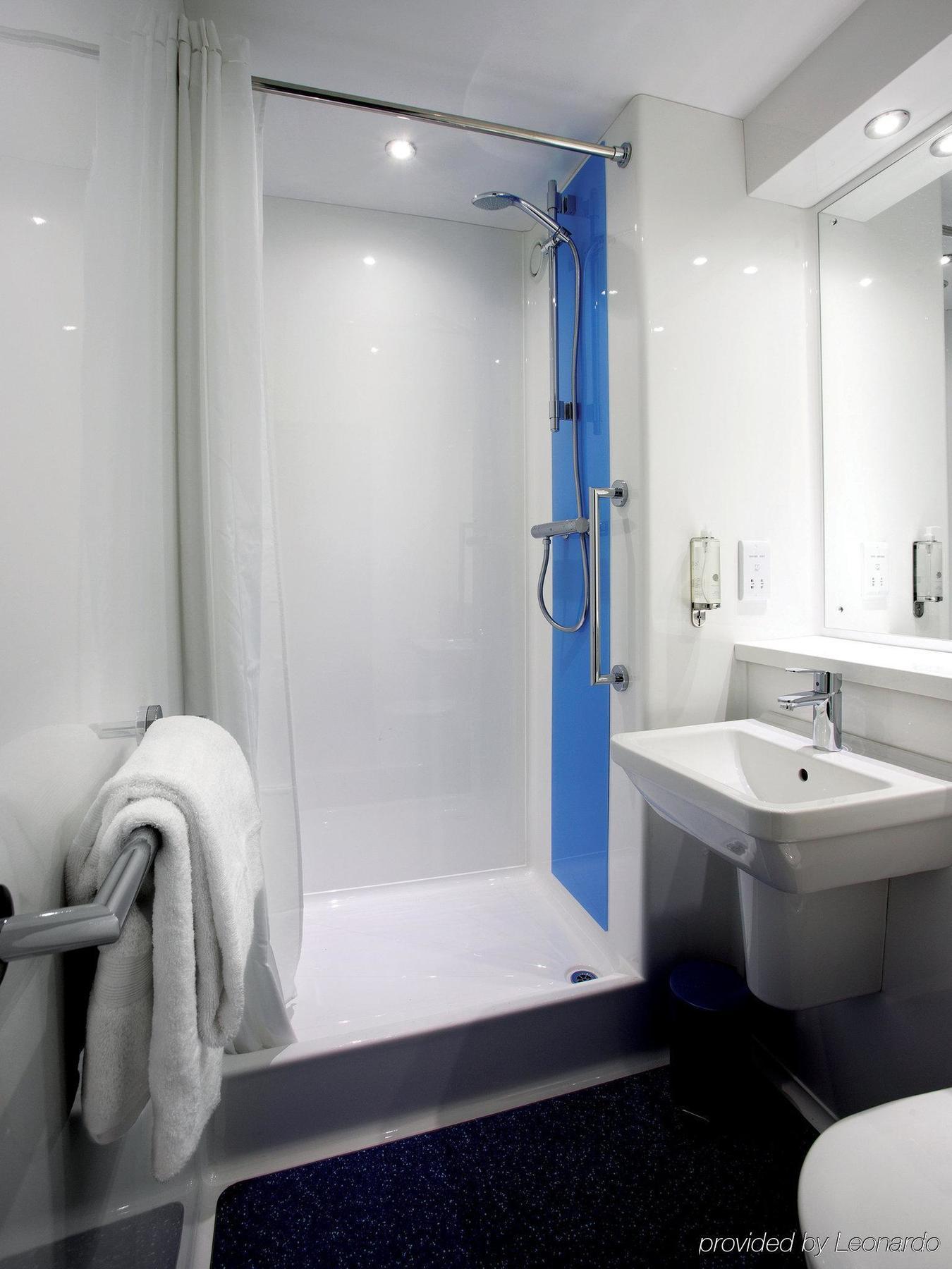 Travelodge Kings Cross Royal Scott Hotel 3*