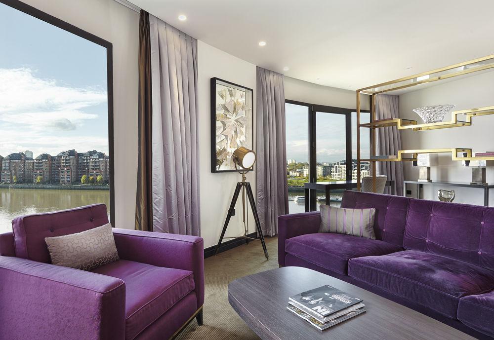 Crowne Plaza Battersea Hotel