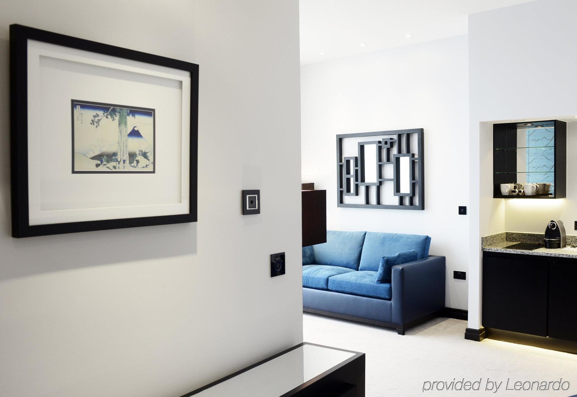 Crowne Plaza Battersea 4*