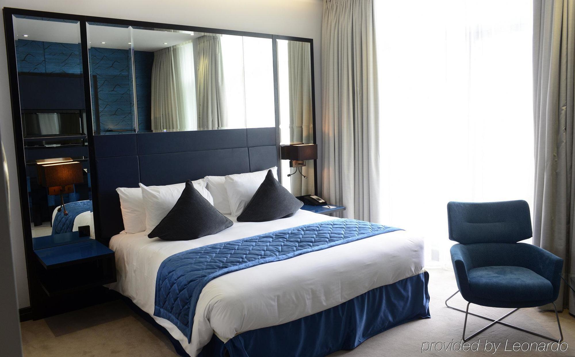 Crowne Plaza Battersea 4*
