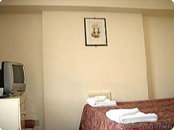 Palace Court 2*