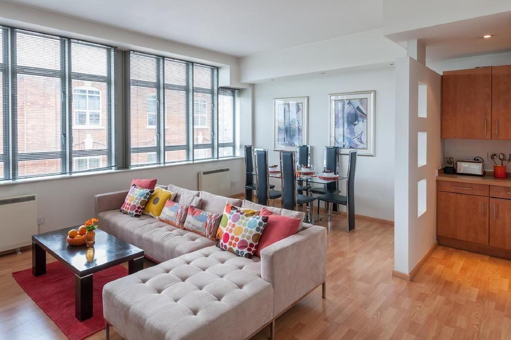 Smart - Road Apartment London