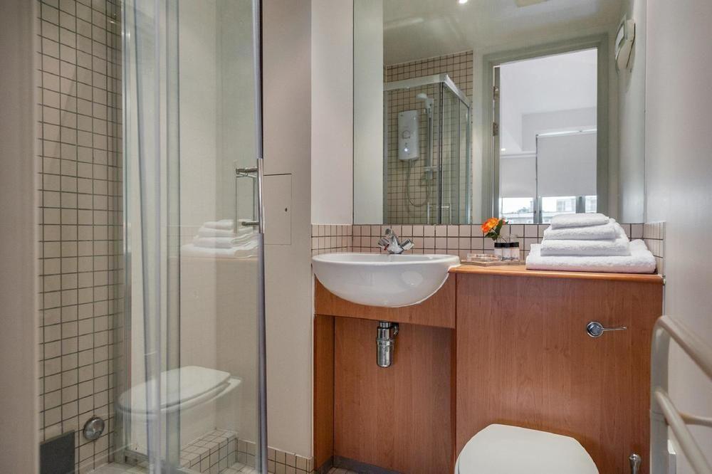 Smart - Road Apartment London