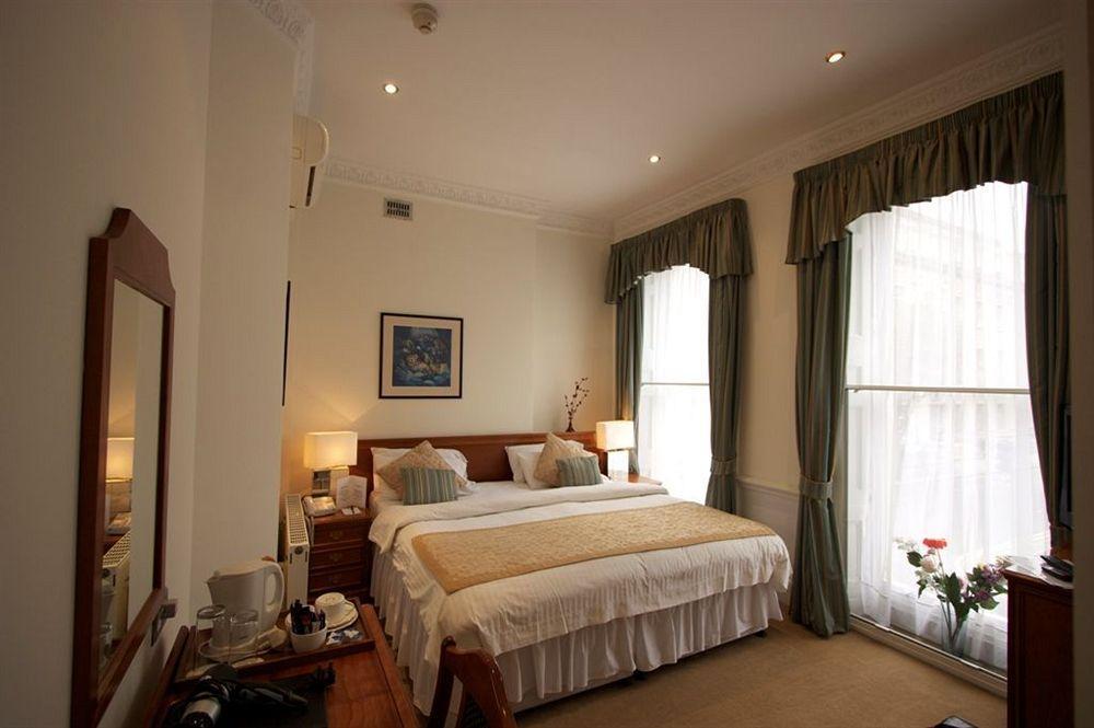 Staunton - 4* London