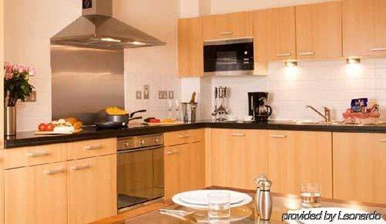 Marlin Stratford Apartahotel 4*