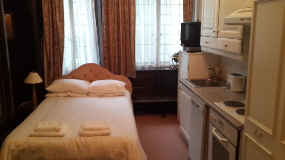 Kensingtoncourt Apartahotel 3*