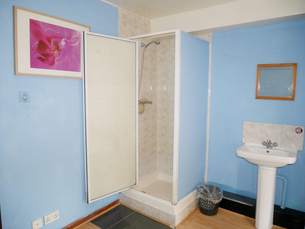 Kensal Backpackers Hostel *