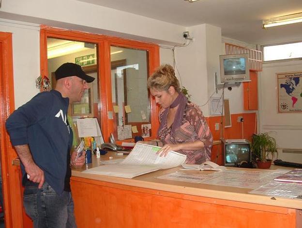 Kensal Backpackers Hostel *