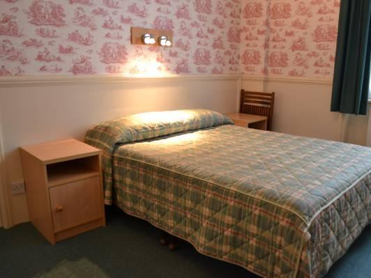Garden Court Hotel 3*