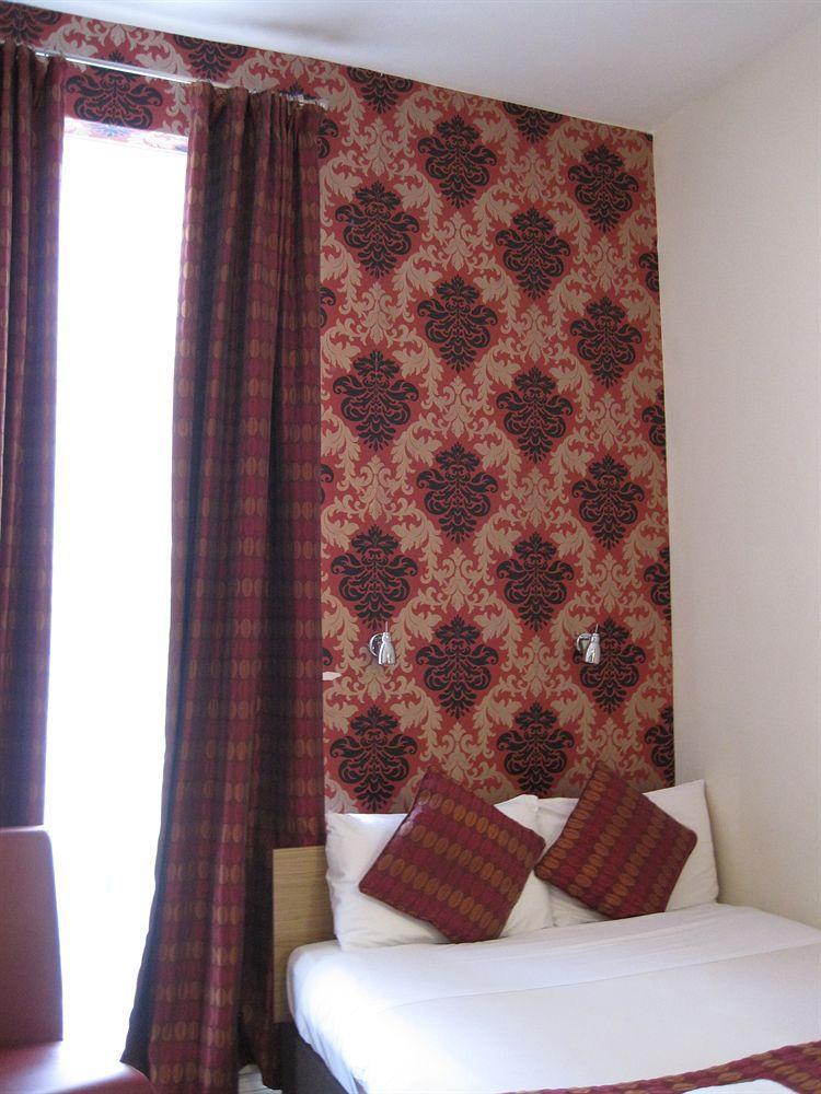 Leigh House Hotell 3*