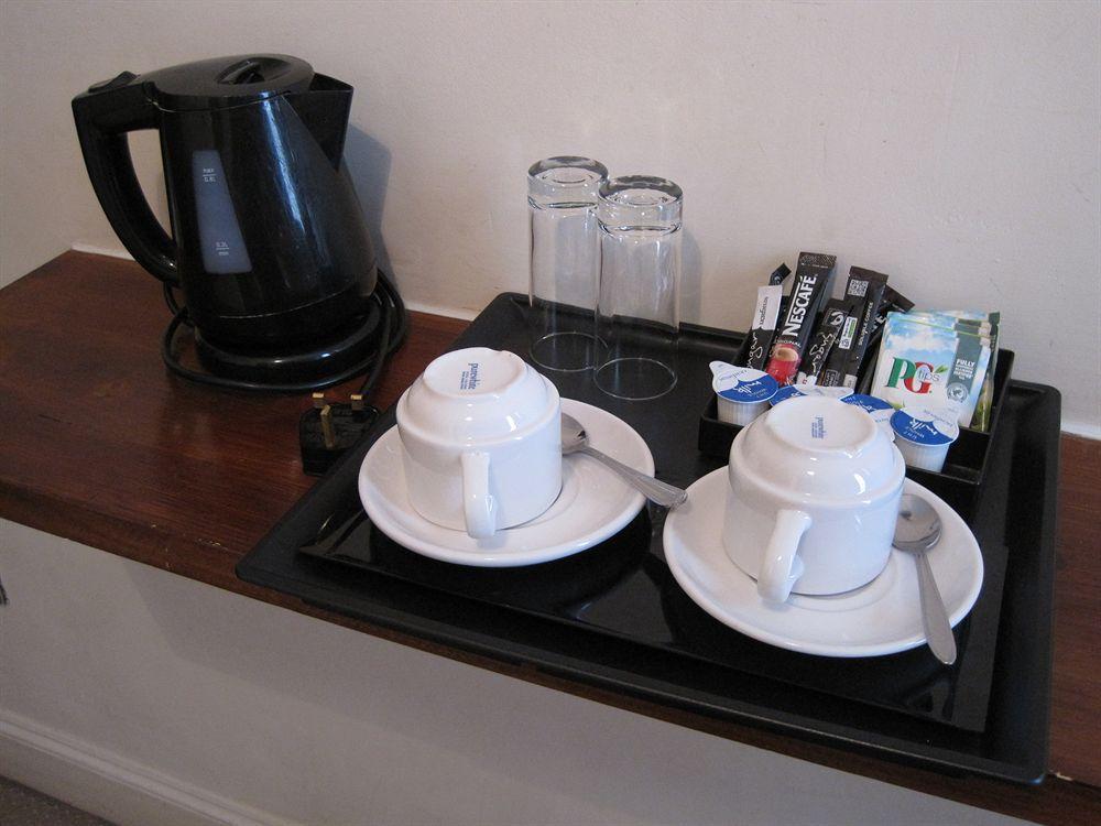 Leigh House Hotell 3*