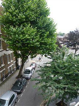 Chancery Lane Apartment *